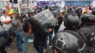 Decomisan 25 toneladas de mercancía pirata del Mundial 2026 en Tepito: así fue el operativo