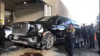 Uno de los delincuentes que intentó asaltar a un hombre cerca del Aeropuerto Internacional de la Ciudad de México murió minutos después de haber ingresado al hospitaL