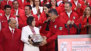 Rosario Robles regresa a la política con el PRI, donde  Alejandro Moreno la nombra coordinadora nacional