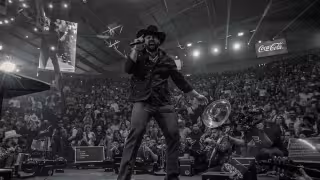 ¿Qué enfermedad tiene Carín León y para cuándo reprogramó sus conciertos en la Feria de León 2026?