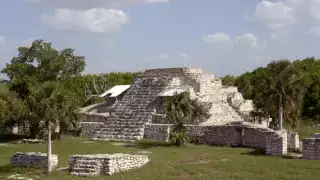 Xcambó se localiza en el Norte de Yucatán, a sólo dos kilómetros de la costa del Golfo de México