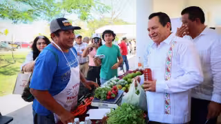 Más de 300 productores participan en el Mercado Renacer del Campo Yucateco en el Parque La Plancha