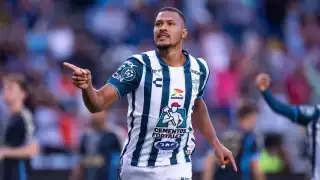 Salomón Rondón marcó tres goles para Pachuca