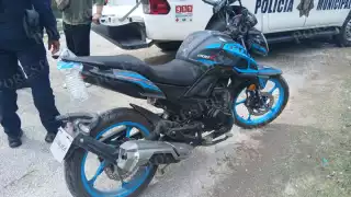 Aseguran motocicleta tras persecución en Escárcega; conductor cubano queda libre