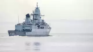 Una fragata militar alemana se dirige hacia el Mar Rojo en una misión programada por la Unión Europea para proteger a los barcos.