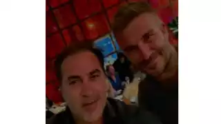 Así posó Julián Zacarías al lado de David Beckham