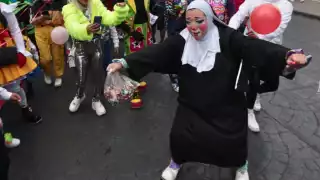 Aparece La Monja de la feria en el festejo del Día del Payaso en Toluca
