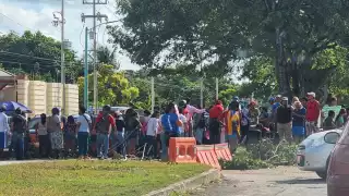 Los ciudadanos están a la espera de la llegada de autoridades para darles solución a su queja
