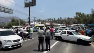 Bloqueo en la México-Pachuca por extorsión y asesinato: taxistas paralizan transporte y Mexibús