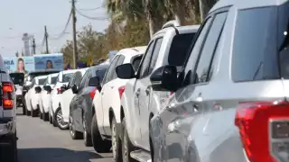 Se tuvieron que cerrar calles en detrimento de docenas de automovilistas, especialmente los que transitaban sobre la avenida 86 rumbo al Periférico de Mérida.