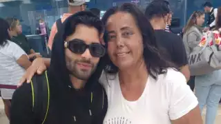 Jóvenes acudieron al Aeropuerto Internacional de Mérida a despedir a los integrantes del grupo de pop latino