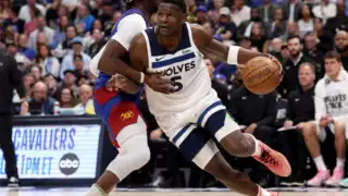 La joven figura Anthony Edwards dio un recital de 43 unidades