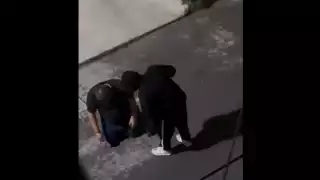 Detienen a ladrón que arrodilló y apuntó con un arma a un hombre en Iztapalapa