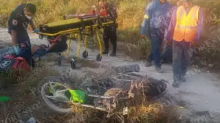 El motociclista terminó entre la maleza de la carretera Mérida-Progreso