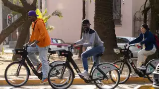 La distancia equivale a que una personas corriera 2 mil 259 maratones