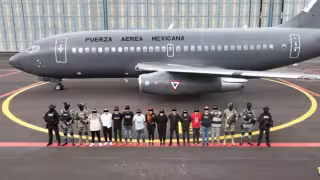 Trasladan a CDMX a 12 presuntos integrantes del CJNG detenidos en Michoacán; entre ellos están familiares de “Tío Lako”