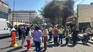 Desalojan juzgados en la colonia Doctores por amenaza de bomba; evacúan a 600 personas