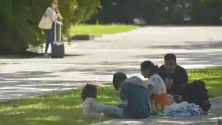 Sobreventa de boletos en el aeropuerto de Cancún causa molestias en turistas nacionales