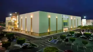 Los hechos ocurrieron en uno de los estacionamientos de esta plaza