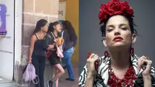 La joven fue grabada en una esquina mientras cantaba. Foto: Especial