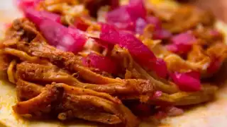 ¿Por qué se come cochinita los domingos?