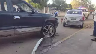 Paramédicos de la Cruz Roja y elementos de la Tránsito Municipal tuvieron un día activo.