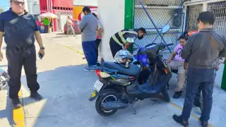 Intento de vuelta indebida provoca choque y deja una mujer lesionada en Ciudad del Carmen