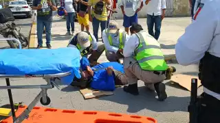 Paramédicos del Sistema de Atención Médica de Urgencias auxiliaron al lesionado