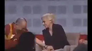 Reviven video del Dalái Lama “toqueteando” a Lady Gaga