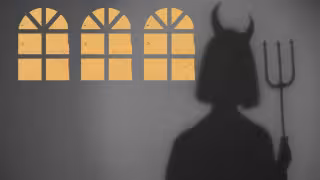 ¡Protégeme señor con tu espíritu! Sacerdote se viraliza por luchar contra 'viento diabólico': VIDEO