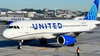 Hombre violento desvía vuelo de United Airlines y deberá pagar una costosa multa