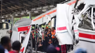 Choque de trenes en Indonesia deja 15 mujeres muertas; viajaban en vagón exclusivo contra el acoso