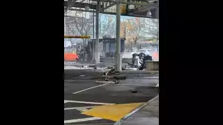 Esta tarde se registró la explosión de un vehículo en el puente Rainbow en las Cataratas del Niágara frontera entre Estados Unidos y Canadá.