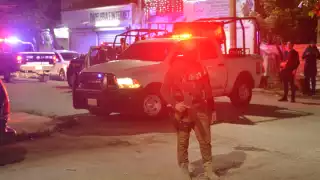 Las acciones policiales se derivaron de una llamada anónima que refería que en el lugar se realizaban delitos contra la salud .