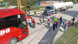 Trabajadores de Mamantel bloquean la carretera federal 186 por falta de aguinaldos