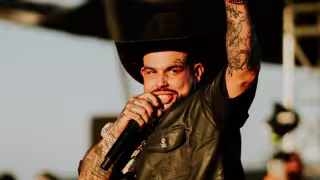 Revelan video en Emiliano Aguilar agrediendo a varios elementos de la prensa