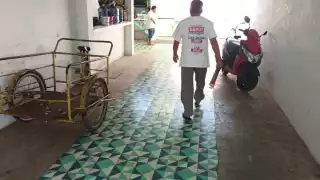 Una habitante mencionó que la parte del jardín del lugar se está convirtiendo en un estacionamiento de plaza comercial