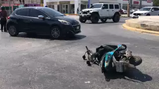 La mujer de aproximadamente 54 años transitaba en preferencia abordo de su motocicleta