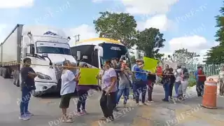 ¡No les pagaron aguinaldo! trabajadores de la Junta Municipal de Mamantel bloquearon carretera de Carmen