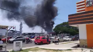 Se incendia fabrica de bolsas