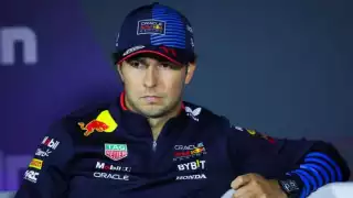 Checo se había clasificado en P3, lo que significa que ahora comenzará desde P6.