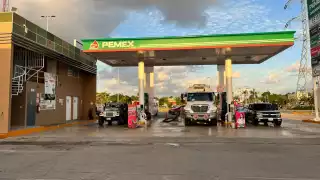 Los hechos ocurrieron en la estación de servicio localizada en la avenida 20 de Noviembre, a las 17:30 horas de ayer; no lograron perpetrar el robo.