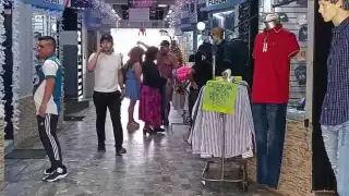 Los artesanos de la plaza son los que menos compradores han tenido en los últimos días