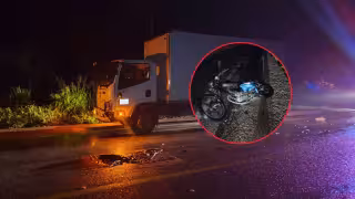 Motociclista pierde un ojo tras brutal choque contra un camión en la carretera Ciudad del Carmen–Atasta