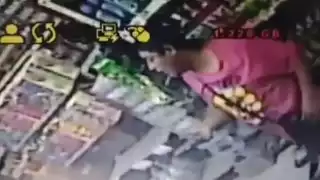 Cámaras de seguridad captan a ladrón de celular en una tienda de Escárcega