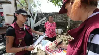 La Secretaria del Bienestar, Ariadna Montiel, informó que a partir de este sábado se comenzarán a entregar en Acapulco los apoyos para reconstrucción
