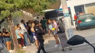 Ambas mujeres fueron sacadas de la fila tras la pelea