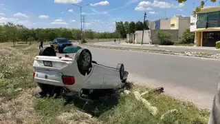 Los pasajeros de la camioneta salieron por su propio pie