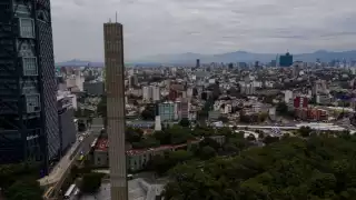 Cuestionaron a Calderón Hinojosa por no haber hecho una consulta pública sobre la construcción de la Estela de Luz