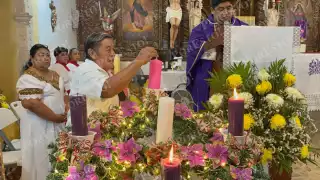 Párroco David Vivas exhorta a vivir la armonía y el perdón en Navidad en Hopelchén